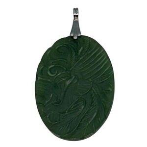 Vintage Genuine
Jade Stone Pendant
Unisex OS Green
Oval Hand Carved Leafy Motif